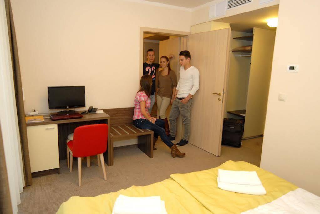 Harmonia Hotel Sárvár Buitenkant foto